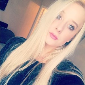 Meet your Posher, Hollie